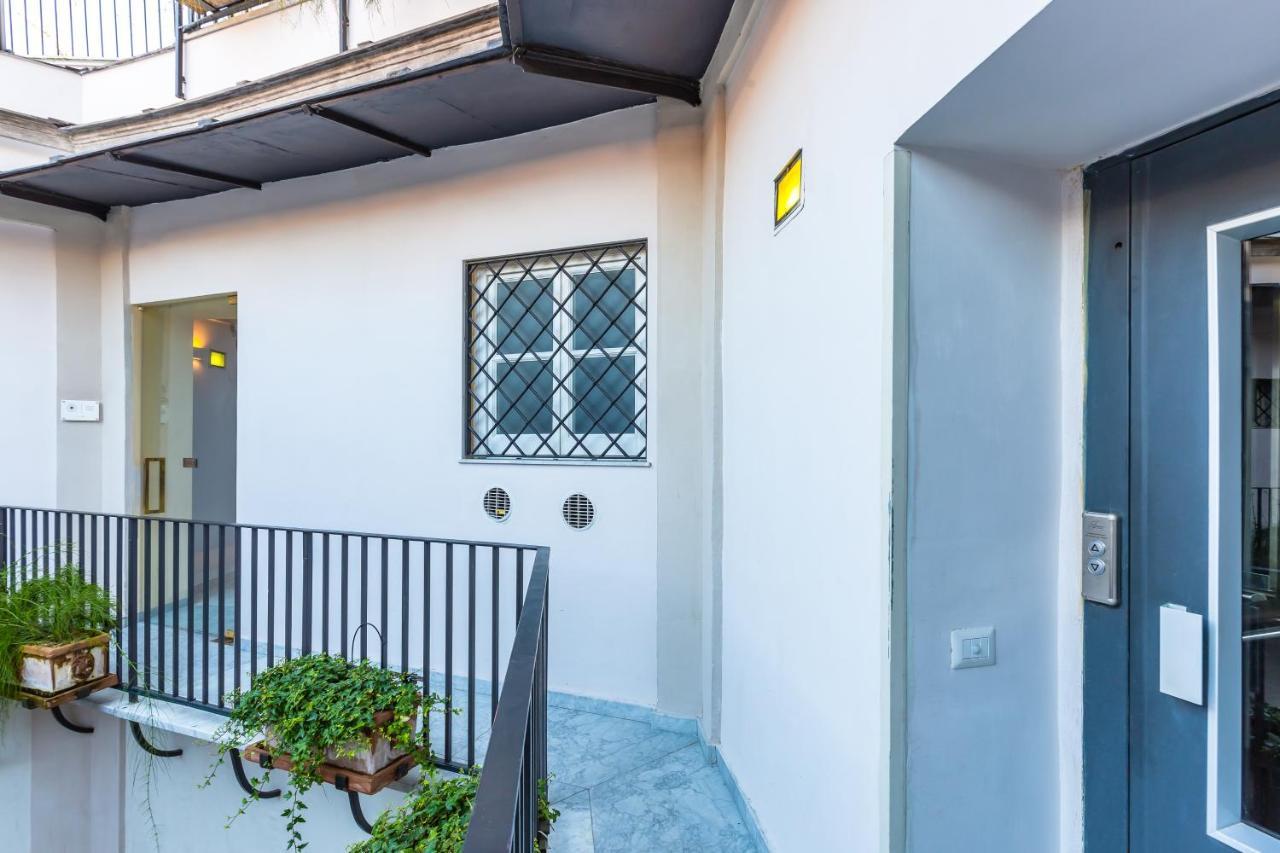 Dimora Doria D'Angri Bed & Breakfast Naples Exterior photo